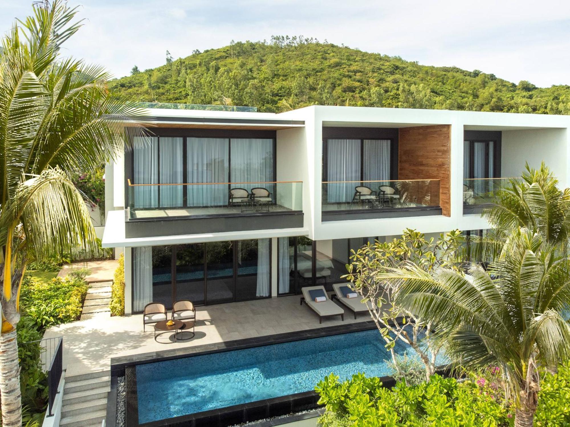 Lush Villa 3 Bedroom Pool